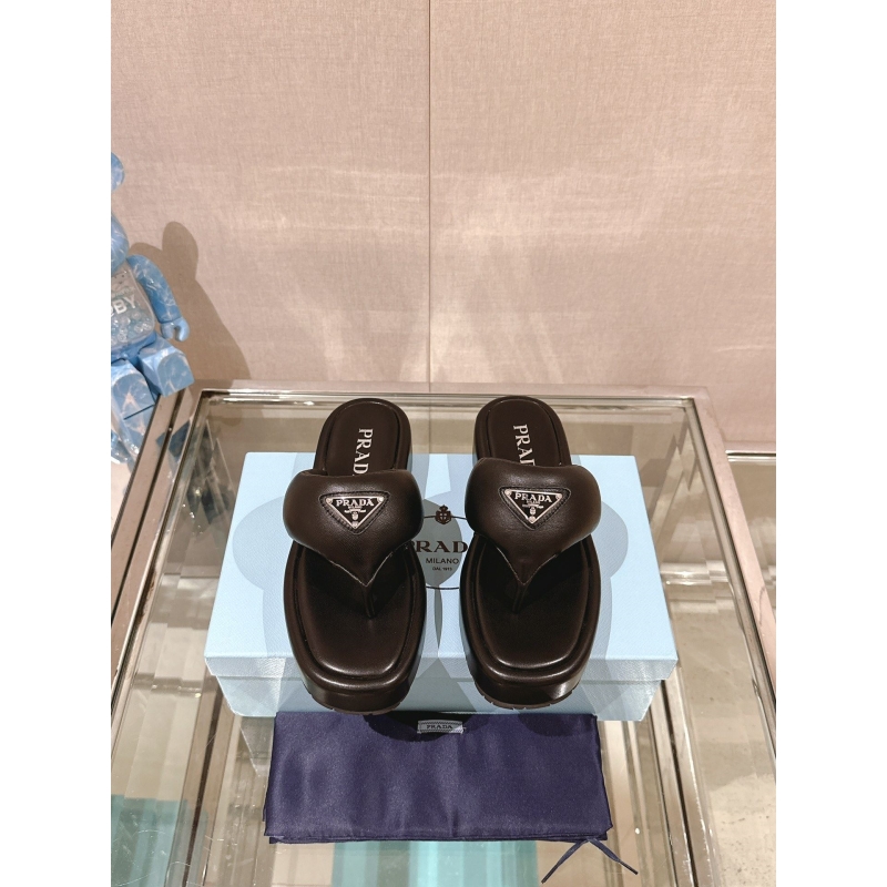 Pra*a slippers